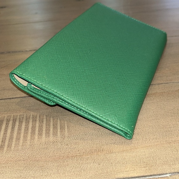 Travelambo Passport Wallet Green - Picture 3 of 4